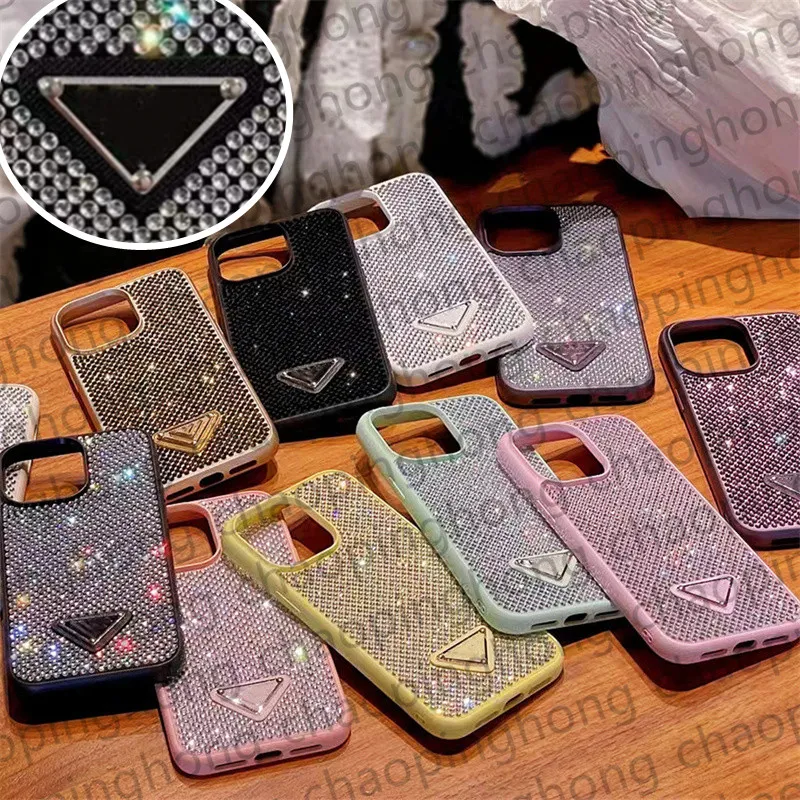 Apple iPhone 15のキラキラしたブリング電話ケースデザイナーiPhoneケース15 Pro Max CSAES 14 Pro Max 13 Pro 12 Case Luxury Triangle P Rhinestone Diamond Women Shiney Back Cover