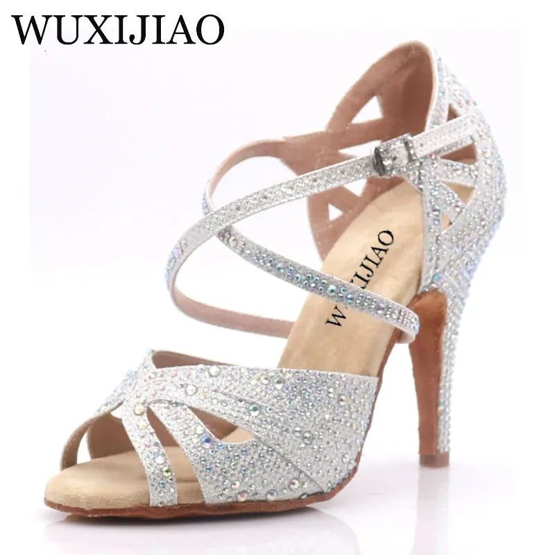 Scarpe da ballo WUXIJIAO Panno flash bianco e nero Scarpe da ballo latino da donna Ballroom Party Scarpe da ballo quadrate tacco morbido 7,5 cm 231101