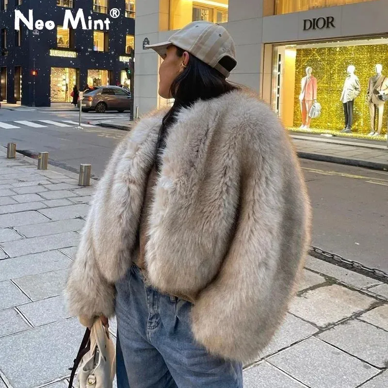 Damen Leder Faux Iconic Street Fashion Week Luxusmarke Gardient Kurzer Pelzmantel Frauen Winter 2023 Coole Mädchen Flauschige kurze Jacke 231031