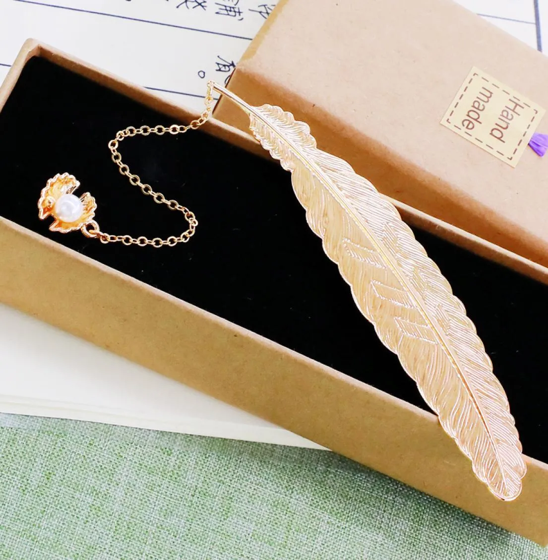 Mässing Bokmärke Graduation Favor Wed Party Guest Birthday Kids Women Gift With Box Set Studenter Metal Feather Pearl med Chain Gol3955462