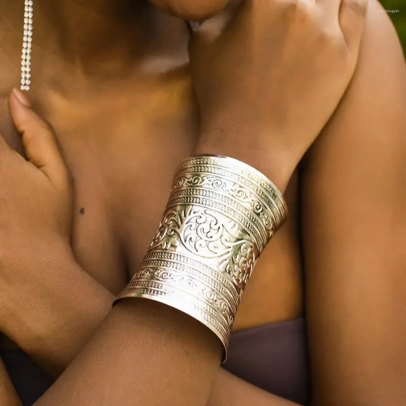 Bangle vintage biżuteria Plemiona etniczne Oświadczenie metalowa bransoletka dla kobiet 2023 Bransoletki mankiety retro hurtowe