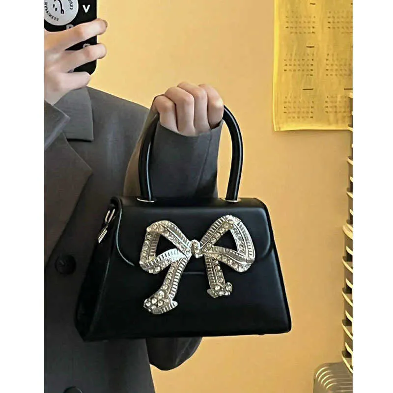 Bolso de mano de diseñador pequeño de primera calidad 2022, nuevo bolso cruzado con lazo de diamante, bolso de mujer, marca de lujo ligera 230401