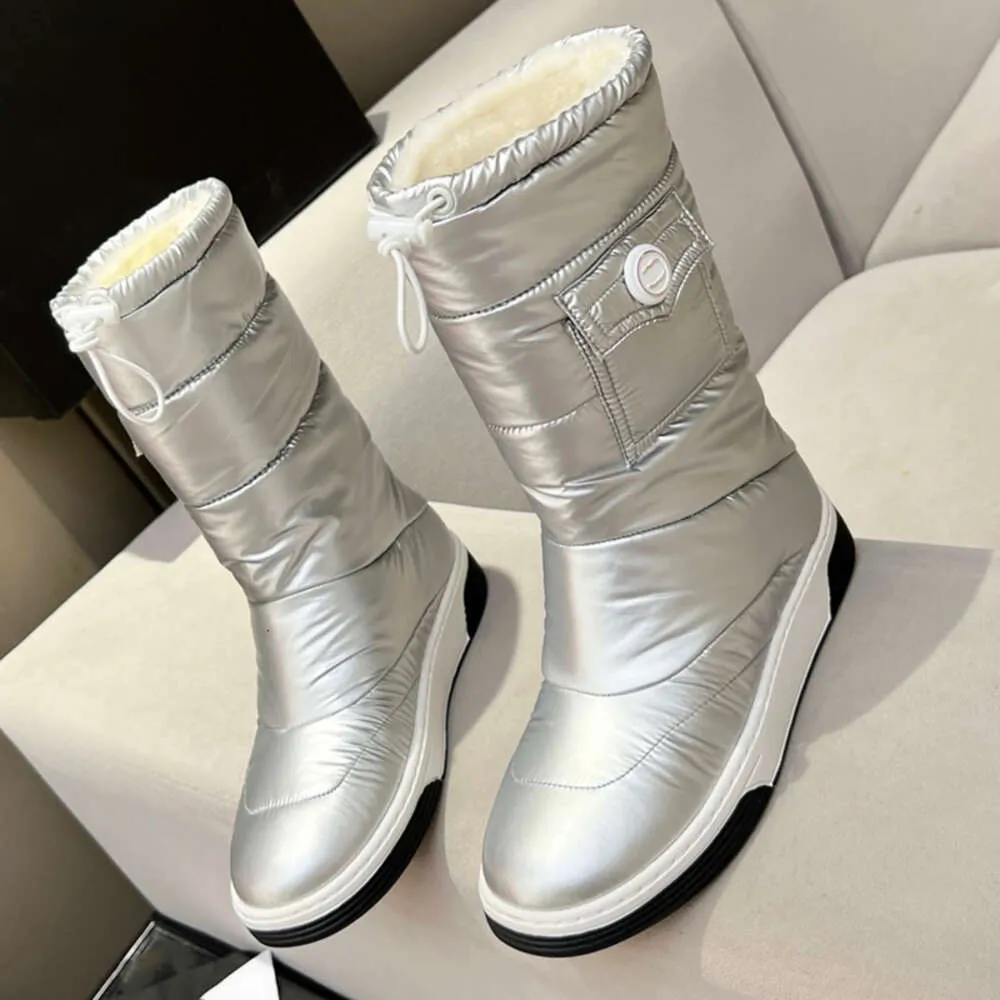 Botas de designer de plataforma chinelos mulheres botas de inverno menina clássica bota de neve tornozelo curto preto sapatos ao ar livre com caixa