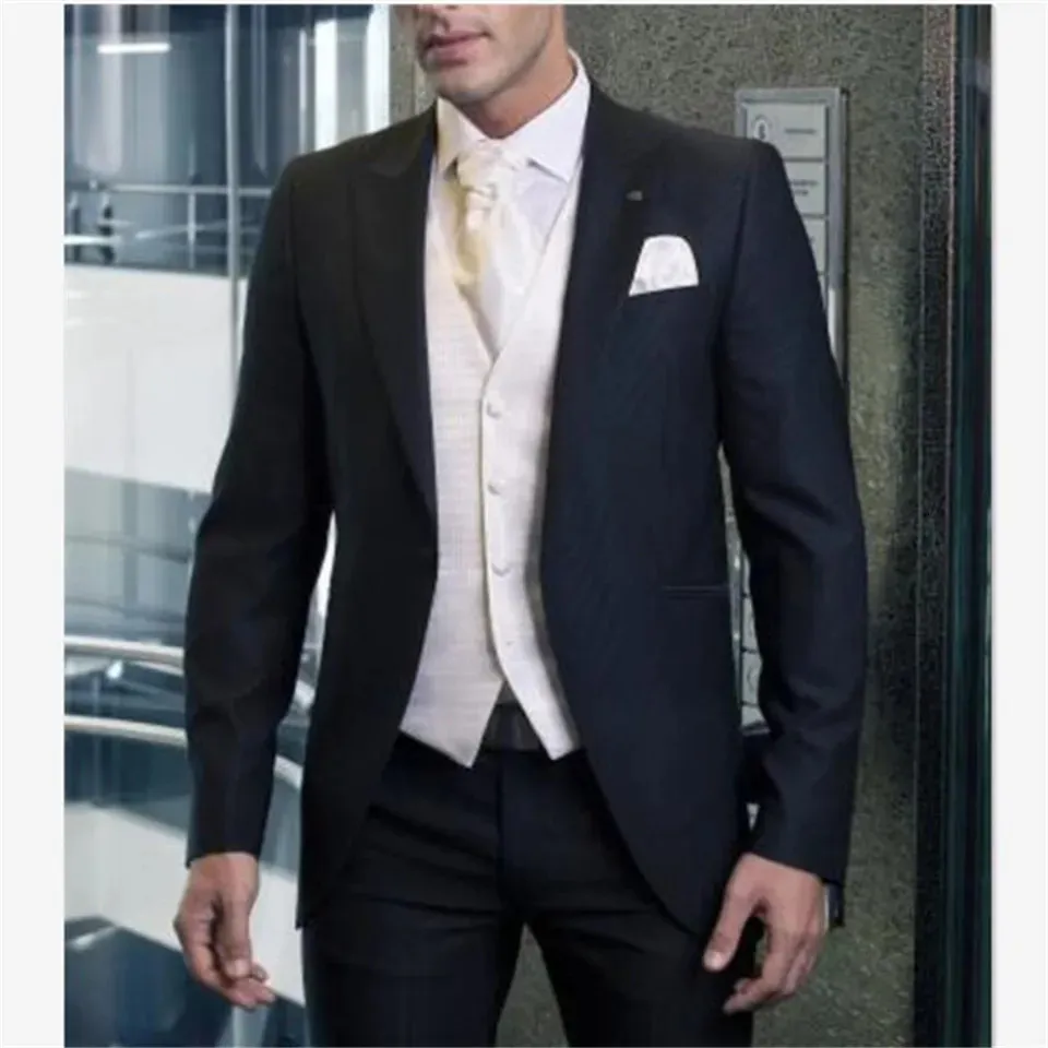 Men's Suits Blazers Classic Men's Suit Smolking Noivo Terno Slim Fit Easculino Evening Suits For Men Black Formal Peaked Lapel Bespoke Groom Tux 231101