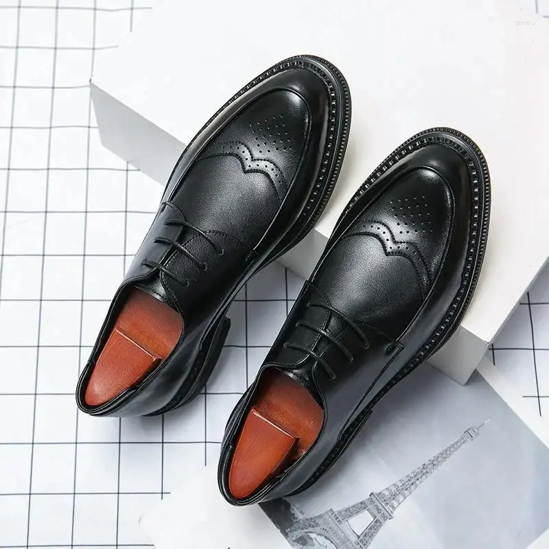 Sapatos de vestido primavera couro homens grosso-sola estilo britânico negócios formal desgaste preto casual brogue moda japonesa altura aumento