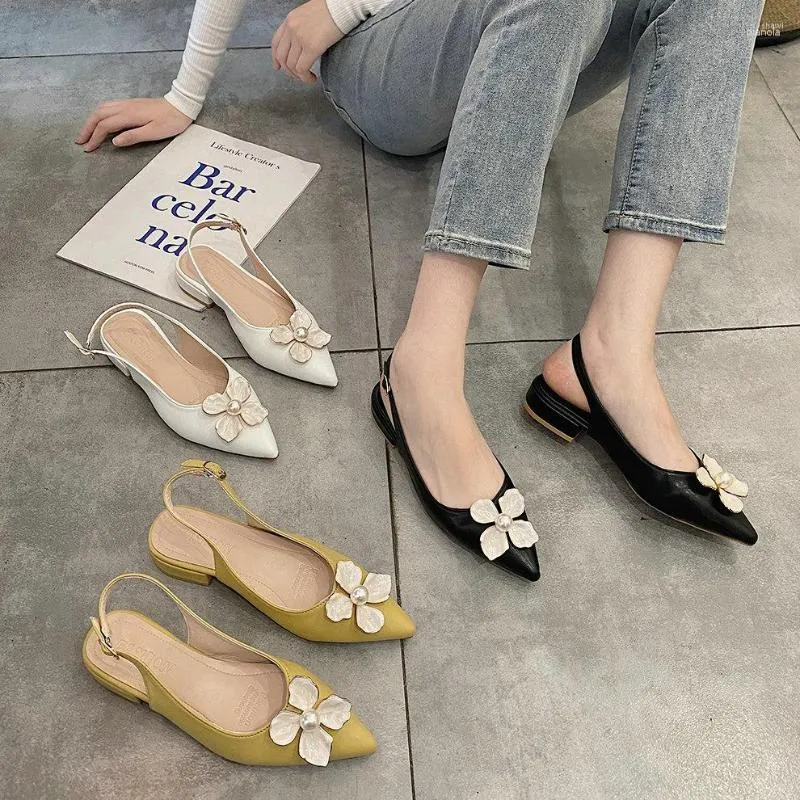 Sandali Scarpe da donna 2023 Fiore Baotou Estate a punta francese Retro Perla Fata Moda Sexy