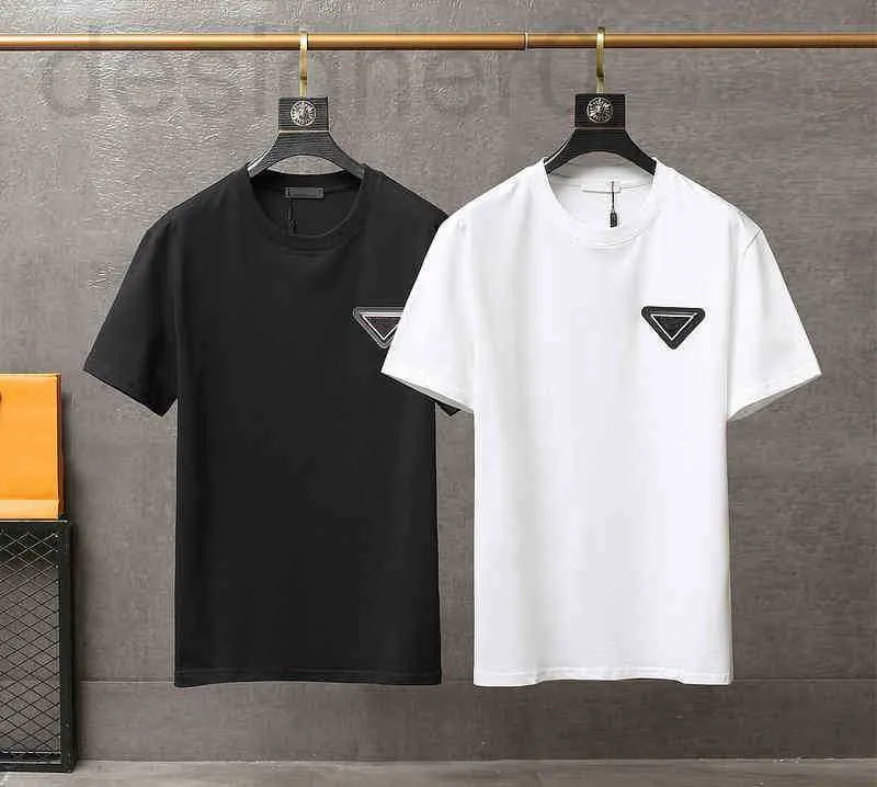 T-shirts pour hommes Populaire Mens Designer T-shirt d'été avec motif en métal triangulaire Mode décontractée 2022 T-shirt Garçons Hiphop Streetwear Tops Eur Taille 0KTE