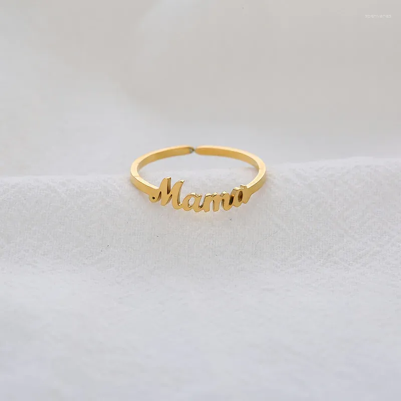 Anelli a grappolo in Europa e negli Stati Uniti: vendita di anelli con lettere in acciaio inossidabile per la mamma per fare regali