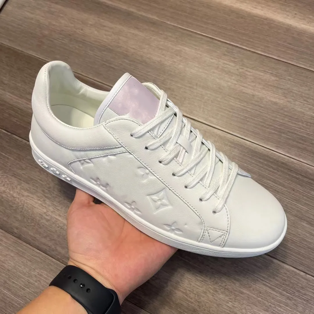 Designer LUXEMBOURG SNEAKER Noir Blanc Casual Chaussures bicolores Perforé véritable cuir de veau Chaussures Semelle extérieure en caoutchouc Hommes Designers Baskets 06