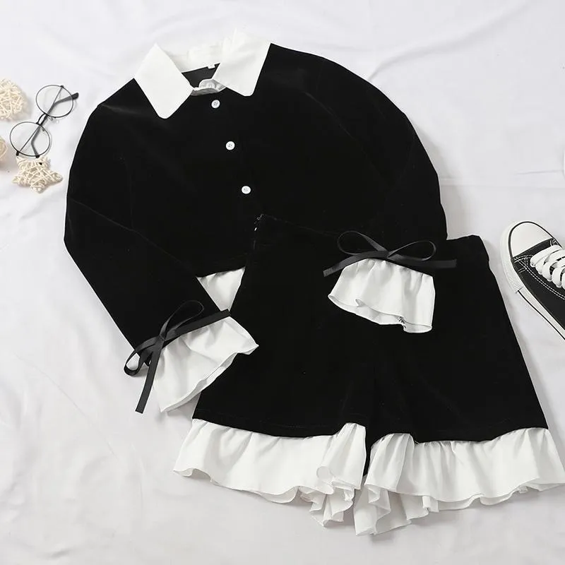 Kvinnors träningsdräkter koreanska mode Kvinnor Ruffled Shirt Mini Shorts Set 2PC Girl Retro Black White BlouseHigh midjebyxor Passar Post Two-Piece T3