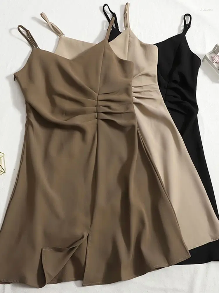 Robes décontractées Robe à bretelles spaghetti pour femmes Couleur unie Plis fendus Mini robe Style coréen Chic All-Match A-ligne