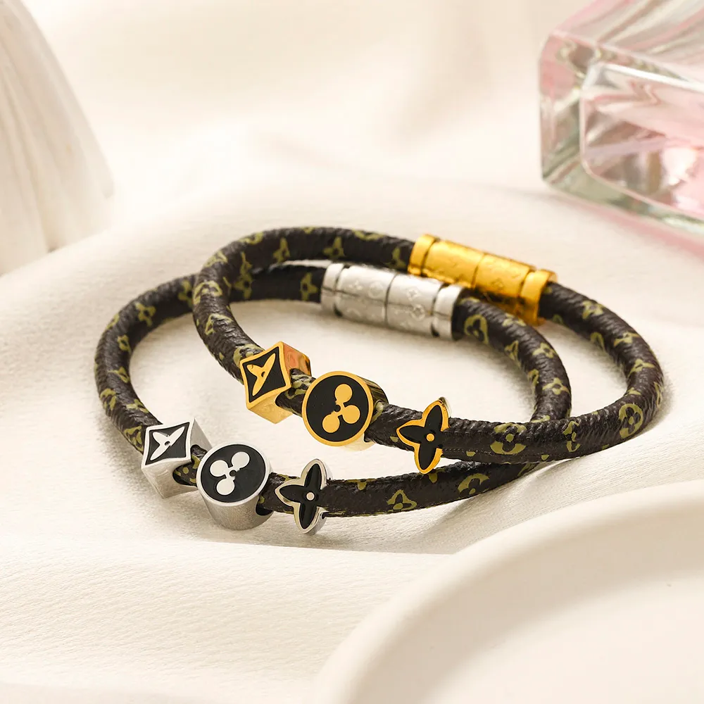 Bracelet en cuir de luxe noir, nouveau cadeau d'amour d'automne, bracelet classique de styliste à quatre feuilles d'herbe, Design Simple, cadeau d'anniversaire pour famille et fille, accessoires de bijoux