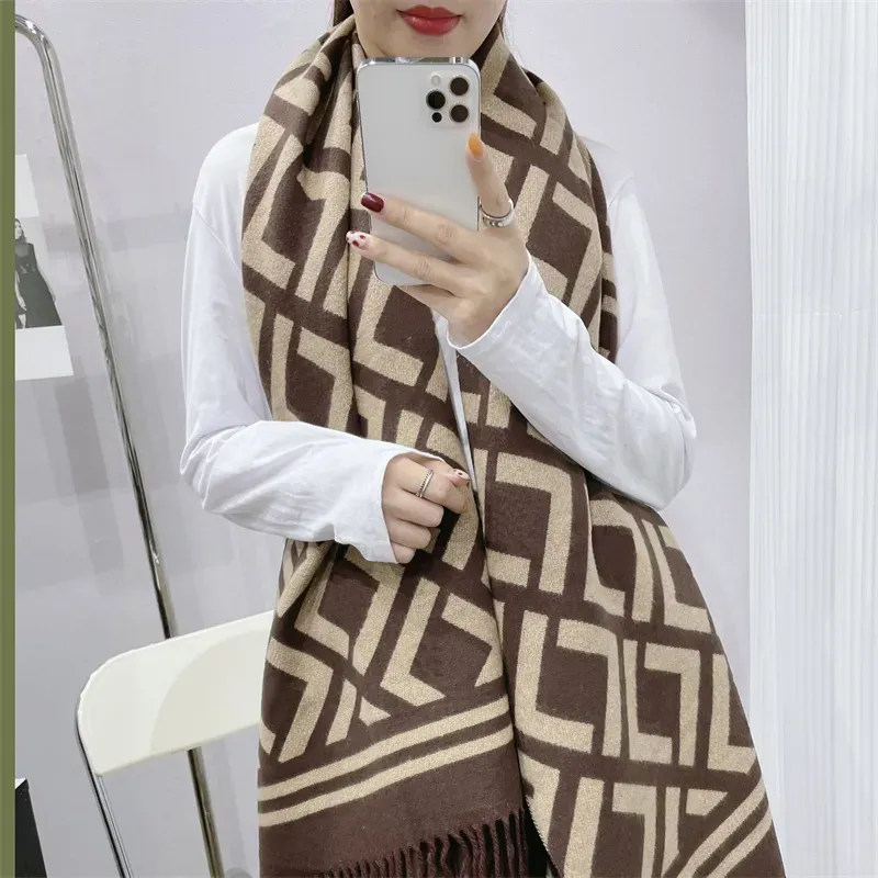 Luxury Designer Women Scarf Cashmere Blended Winter Scarves Tassel Letter Pattern Shawl Home Warm Blanket Cashmere Womens Pashmina