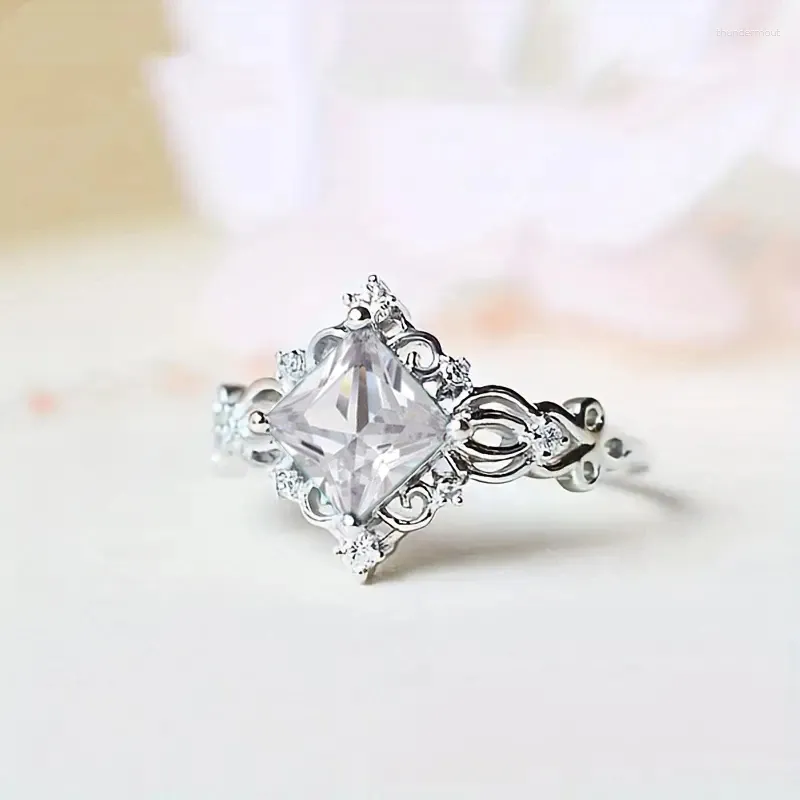 Pierścionki ślubne Huitan Eternity for Women Luxury Princess Cut Square Cubic Cricon Empanding oświadczenie biżuteria statek