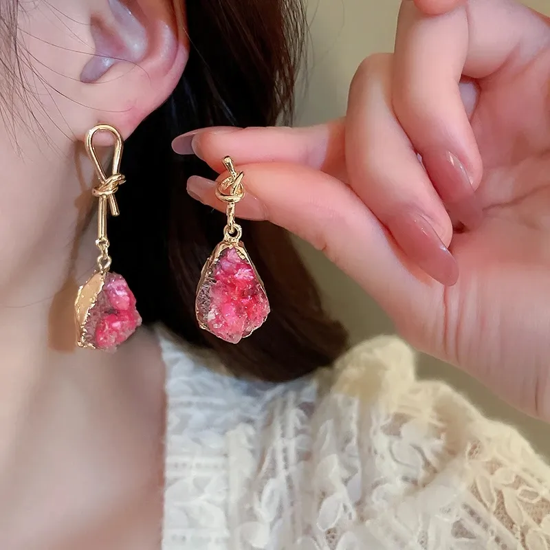 Boucles d'oreilles pendantes pour femmes, lustre coréen, noué irrégulier, goutte d'eau, couleur, tempérament frais et doux, bijoux pour femmes, nouvelle collection 2023