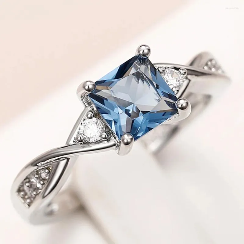 Pierścionki ślubne Huitan Delikatne damskie niebieskie sześcienne z cyrkonu design elegancki pierścionek z palców na rocznicę 2023 Biżuteria