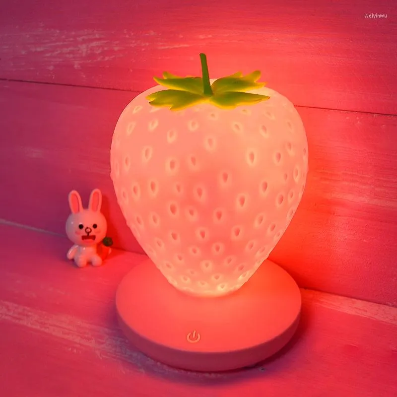 Luzes noturnas USB recarregáveis ​​de morango portátil Silicone Lamp Small Feeding Quarto LED LIGH