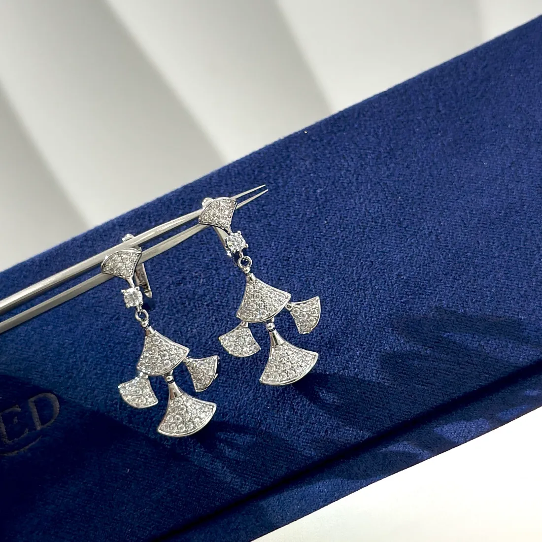 Luxury Quality Charm Drop Earring med Sparkly Diamond och Special Star Shape Design Have Box Stamp Free Frakt