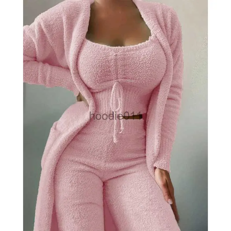 Sleep Lounge da donna 2023 Autunno e Inverno Pigiama di velluto da donna Set Top + Pantaloni + Giacca Set da 3 pezzi Caldo morbido pile Abbigliamento per la casa Pigiama di Natale L231102