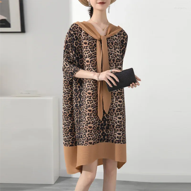 Robes décontractées ALSEY Miyake plissée grande taille pour les femmes 2023 automne imprimé léopard à capuche à lacets lâche robe de mode mince