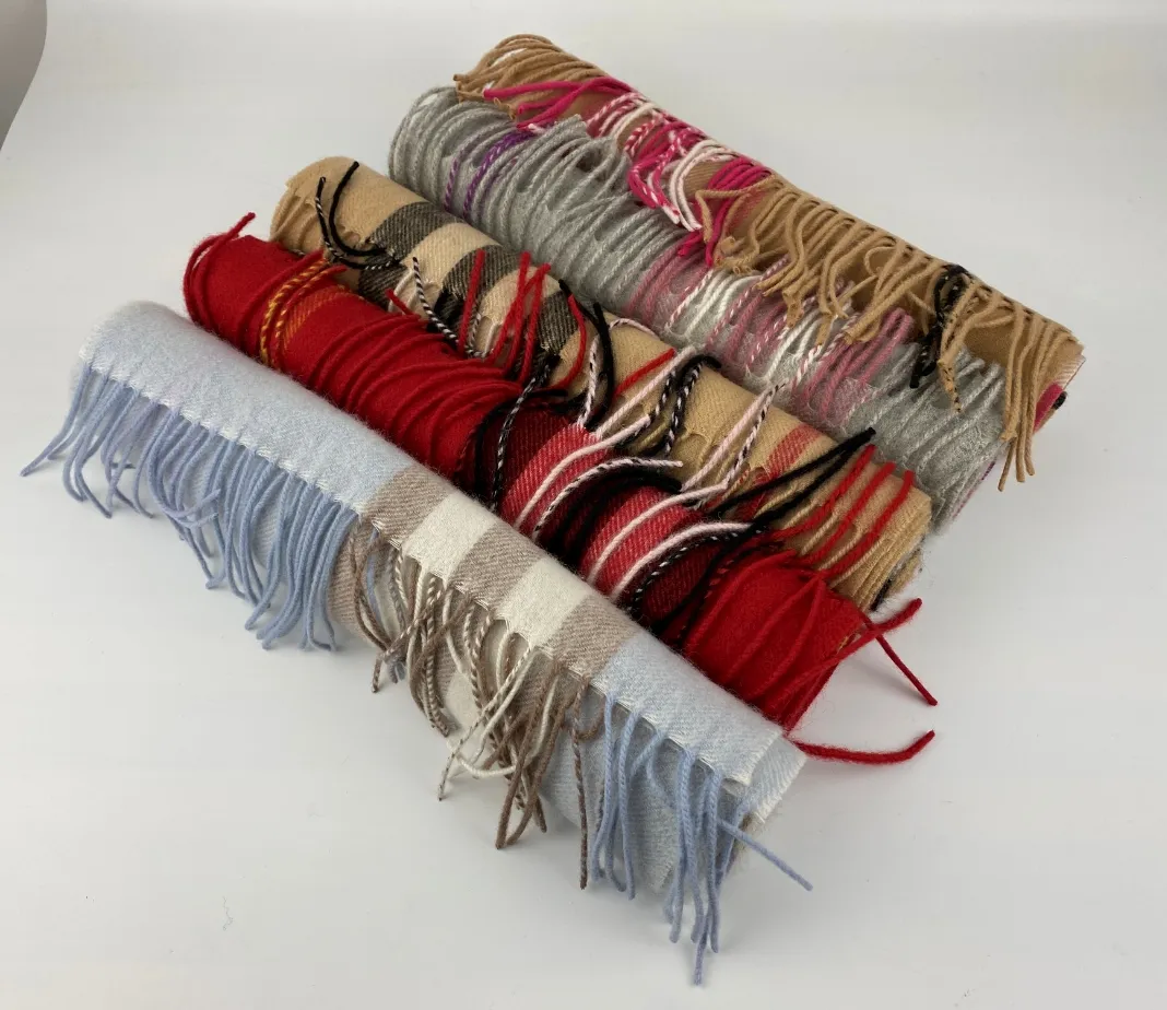 Kış Sıcak Tasarımcı Eşarpları Toptan%100 Kaşmir Beyefendi Çizgili Yün Erkek Eşarp Fashion Fringed Women Eşarpları Hediye Kutusu Mevcut Boyut 30cm*180cm