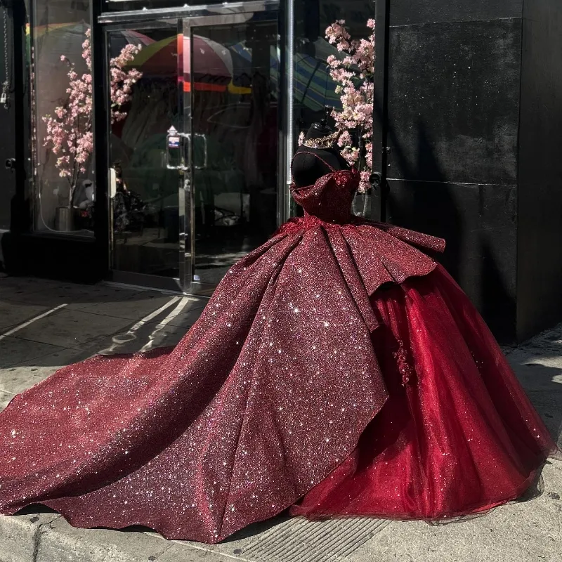 Vin röd blanka quinceanera klänning från axel xv klänning para eventos speciale applikation söt 16 prinsessan vestido de 15 quinceaneras