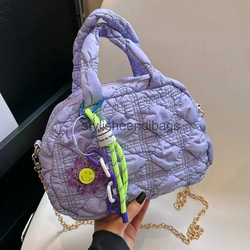 Axelväskor olika färger nylon plus coon soulder crossover väska lämplig för kvinnor quiltade platt botten handväska fashionabla kvinnors resorstylisheendibags