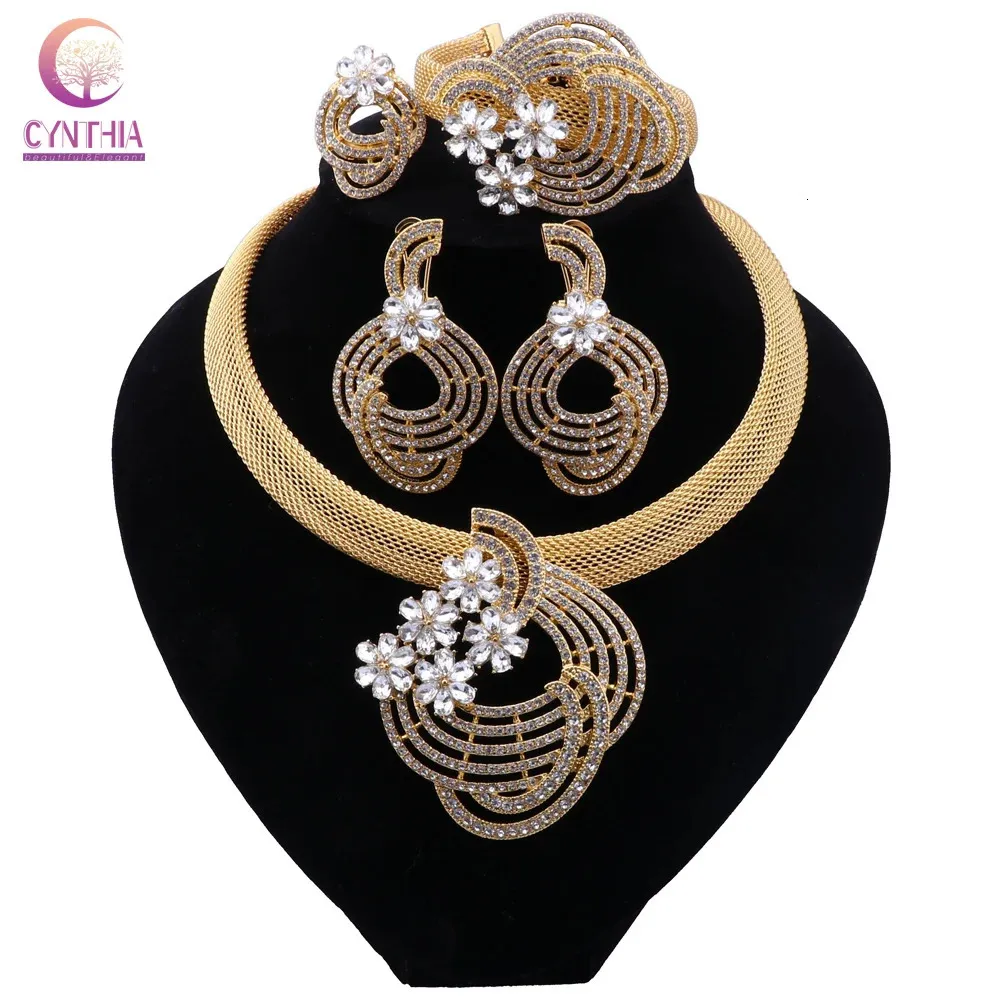 Set di gioielli da sposa CYNTHIA Dubai Set di gioielli di moda Donne eleganti Colore oro Collana di cristallo Bracciale Orecchini per feste Anello Gioielli di lusso 231101