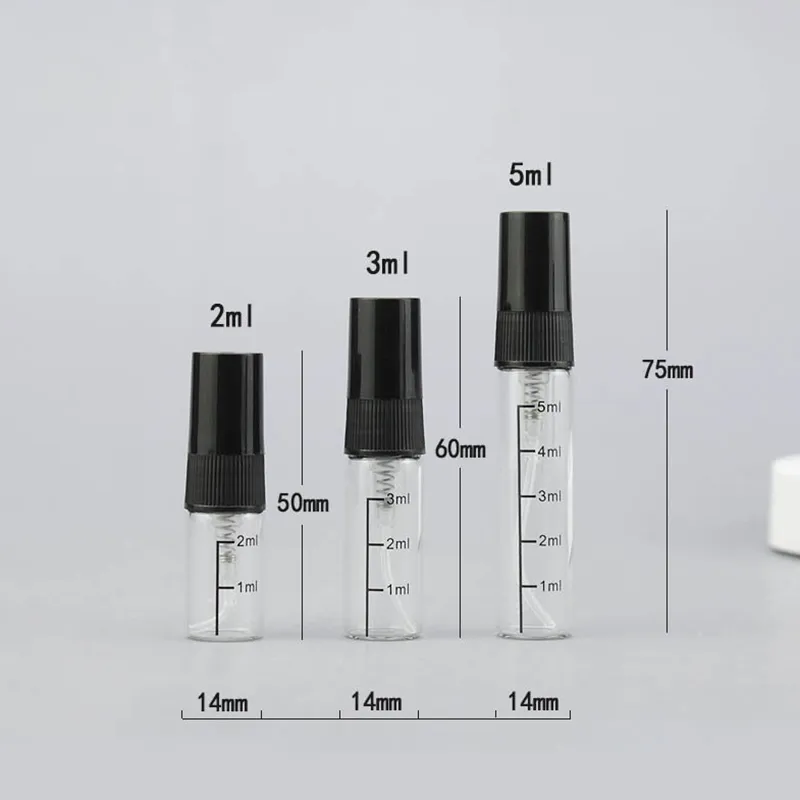 Avec le mini pulvérisateur en verre de mesure met en bouteille 2ml 3ml 5ml avec le chapeau noir clair de pompe pour des cosmétiques de parfum