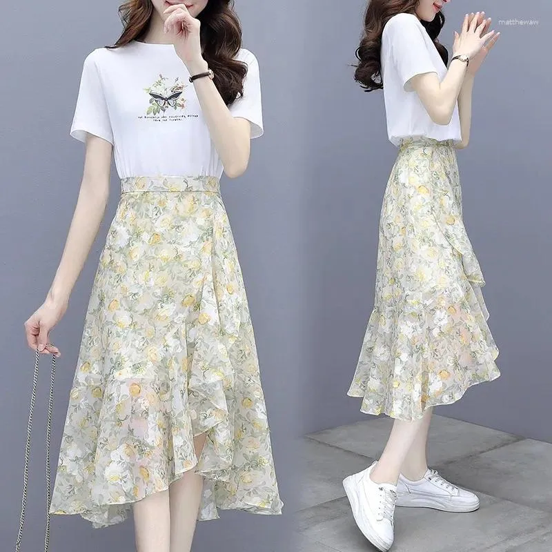 Arbetsklänningar Två stycken kostym 2023 Summer Womens Outfits Korean Style Dress Suits Tryckt Kort ärm T -skjorta Hög midja Chiffonkjol
