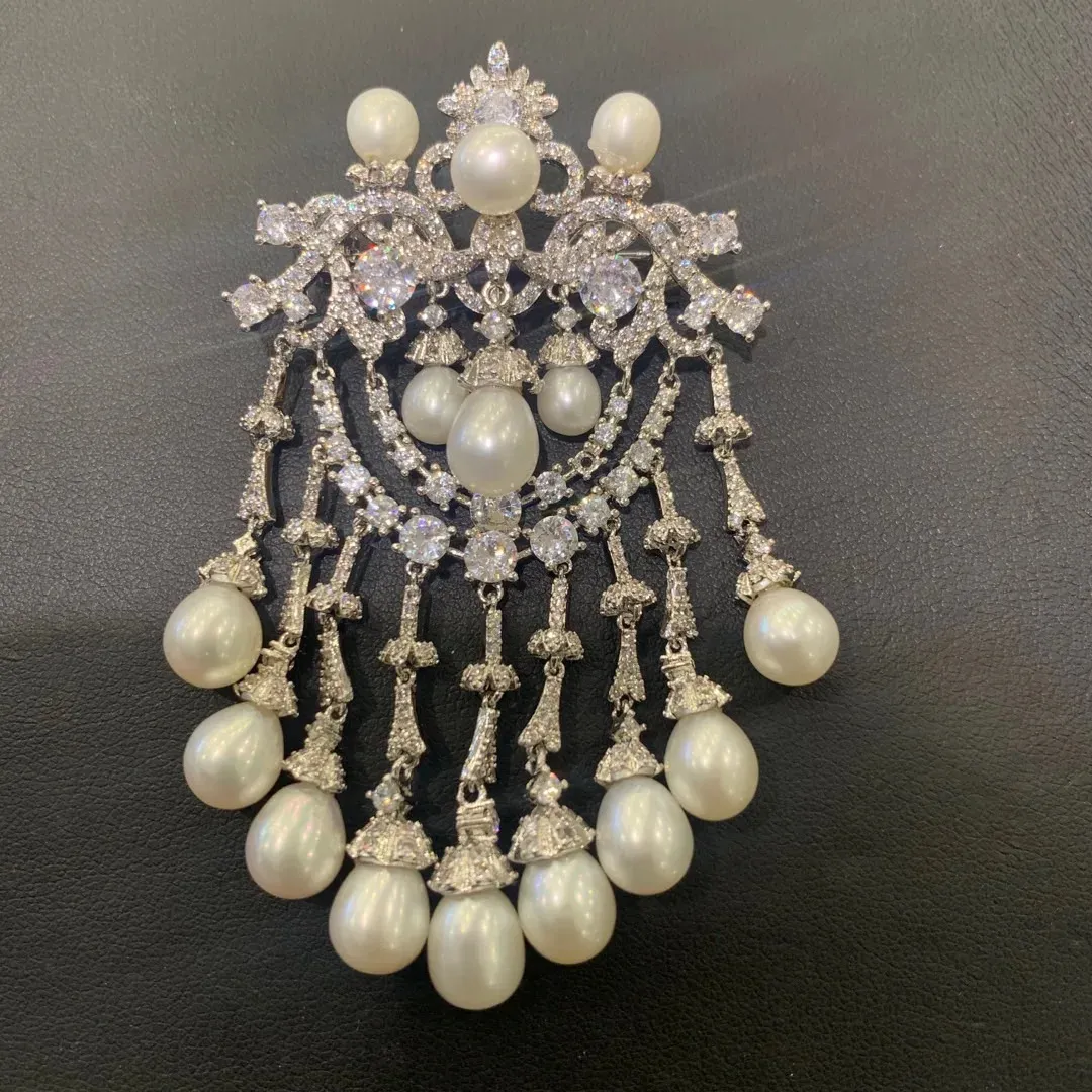 Broche Faite Main En Perles D'eau Douce – Blanc – Neuf Sans Boîte