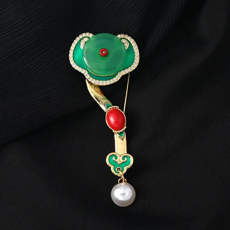 Pins Broschen Hochwertige klassische natürliche Jade-Pin-Brosche im chinesischen Stil. Antike goldene Handwerkskunst. Ruyi-Broschen für Damenschmuck 231101