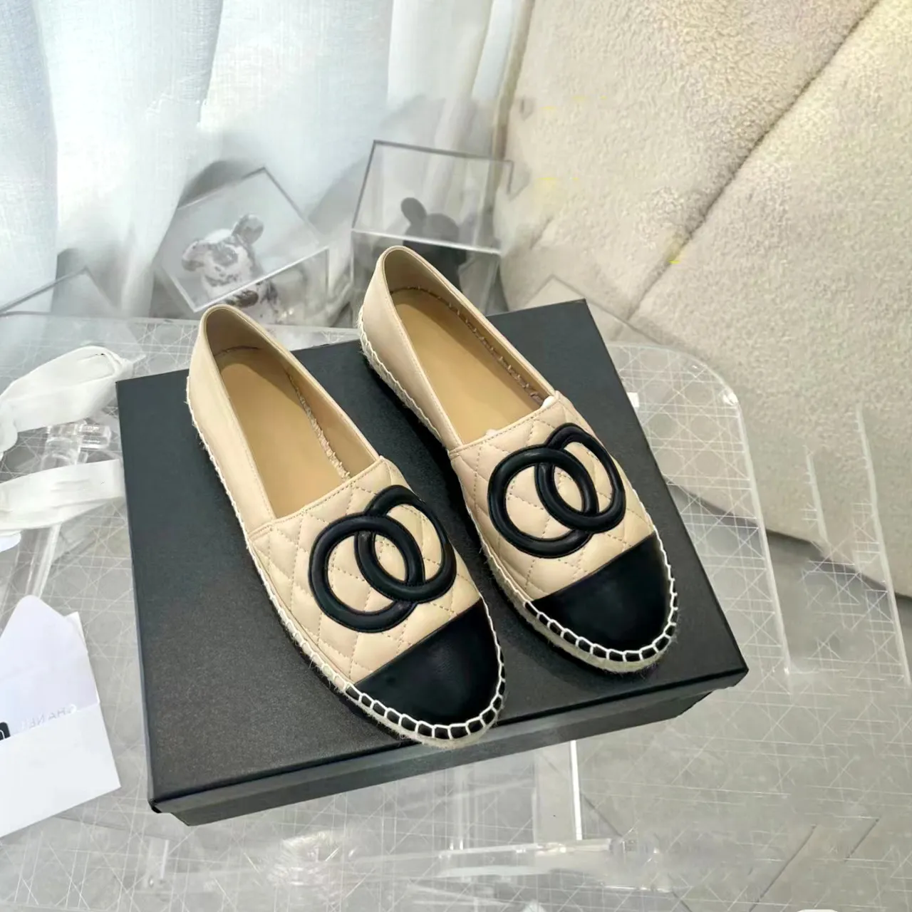 2024 Yeni Sıradan Ayakkabı Kanalı Balıkçı Ayakkabı Klasik Kadın Sandal Tasarımcıları Elbise Ayakkabı Tuval Yumuşak Deri Düz Topuk Dans Ayakkabı Morer Yürüyüş Ayakkabıları Terlik Lady