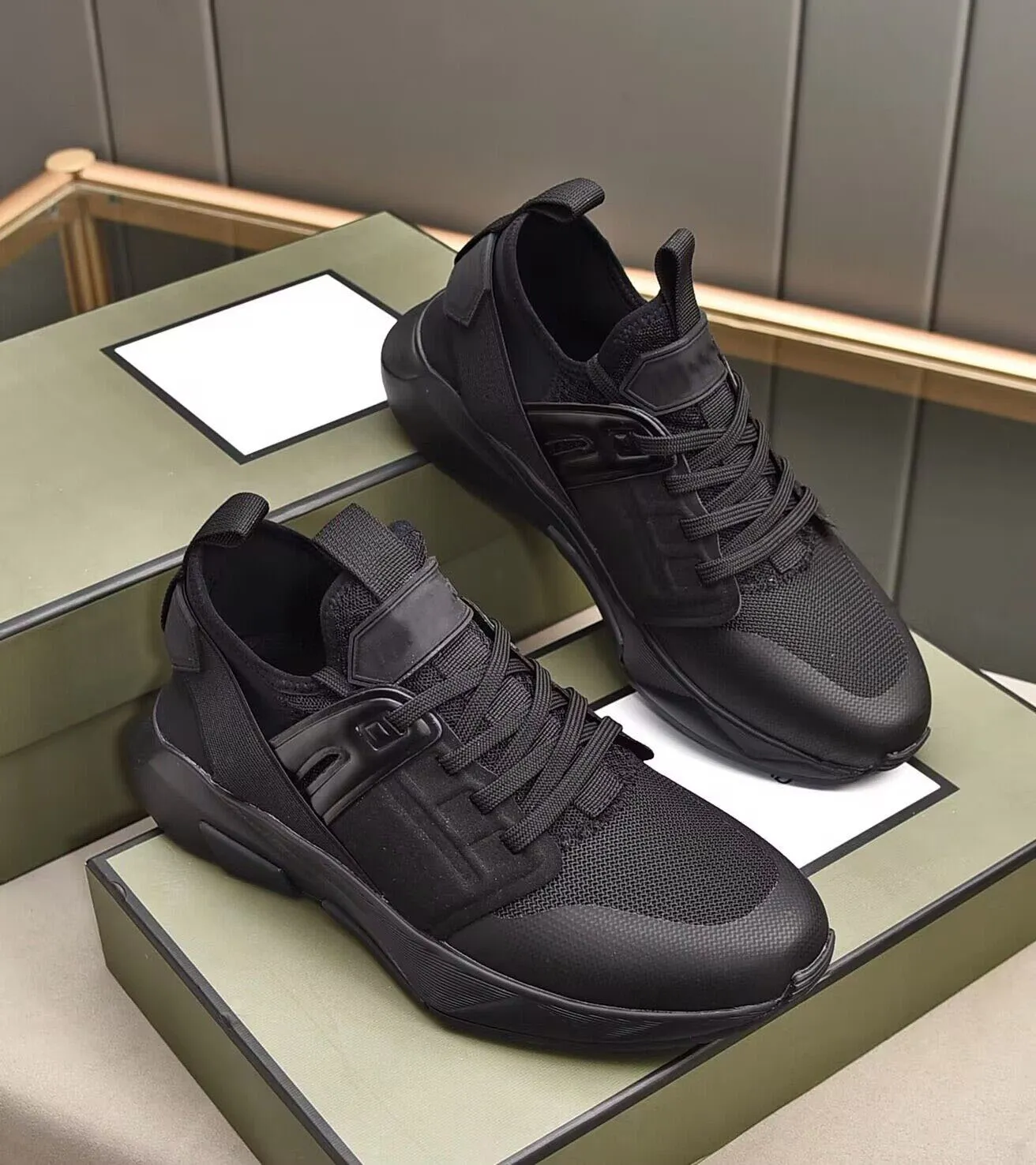 نايلون شبكة Jago أحذية رياضية خفيفة للغاية المطاط الوحيد المدربين أسود أبيض شبكة عادية المشي الراحة عداء الرياضة EU38-46.BOX
