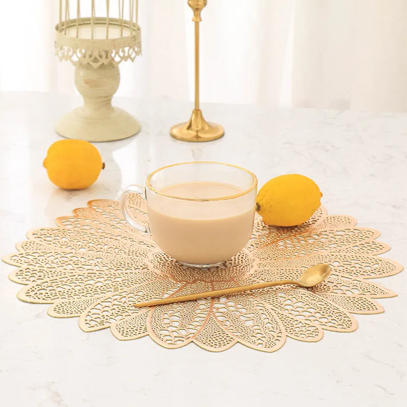 Ny förtjockad PVC West Table Mat American Hollow Christmas Placemat Hot Gold Coaster Fashion Heat Isolation Mat