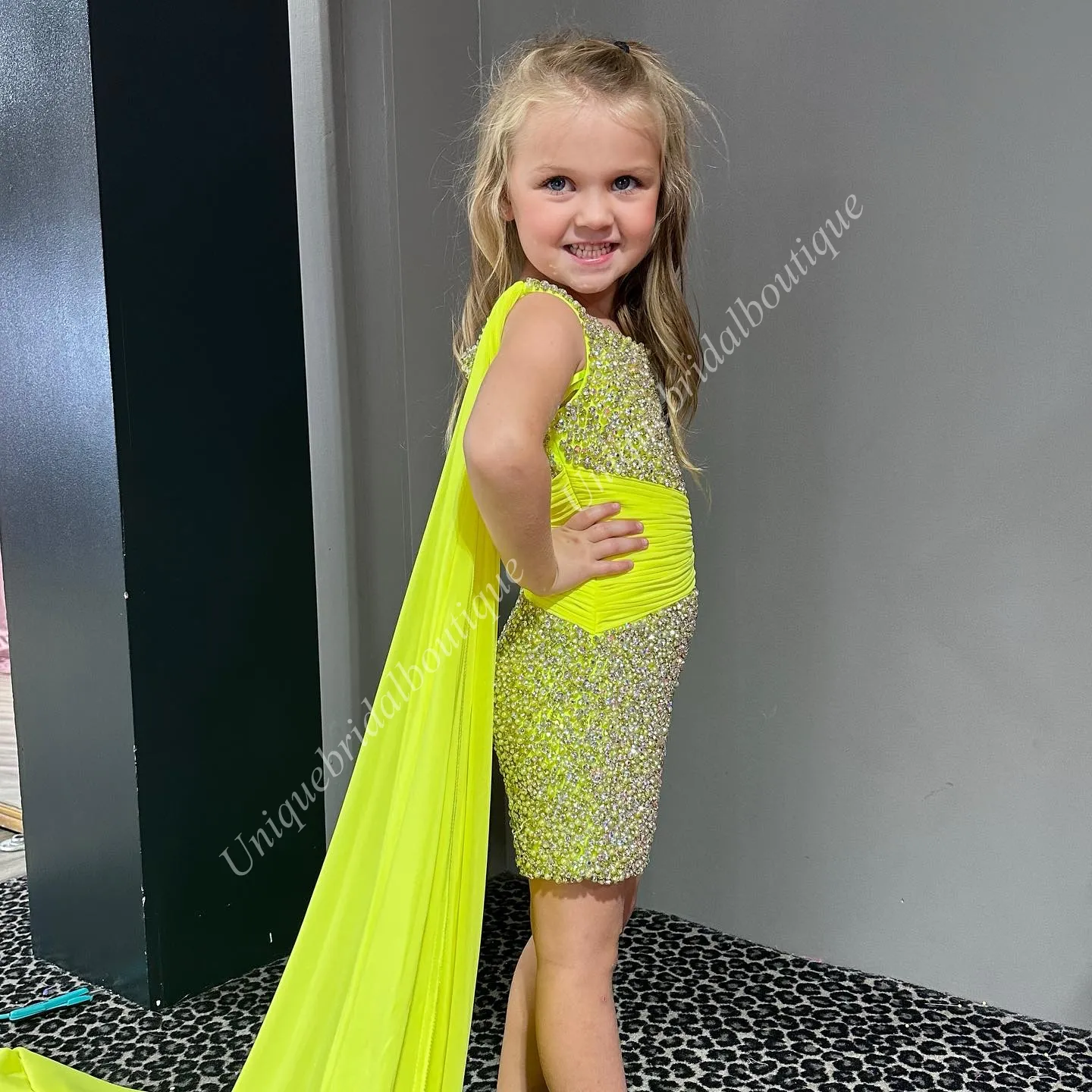 Girl Pageant Dress Romper Jumpsuit 2024 Chiffon Cape Crystal Stone Little Kid Birthday Formal Party Gown Toddler Teens Fun-Fashion Runway Hot Pink Blue One-Shoulder