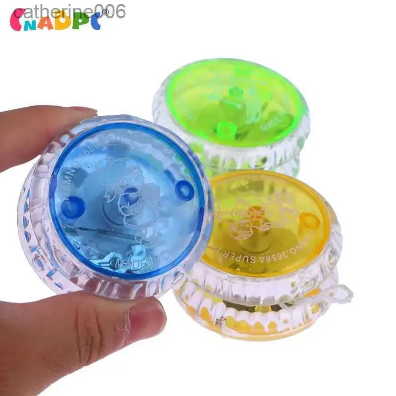 Yoyo 1pc mini plástico led piscando yoyo bola brinquedo esportivo moda criativa crianças entretenimento jogo de cérebro clássico crianças giftl231102