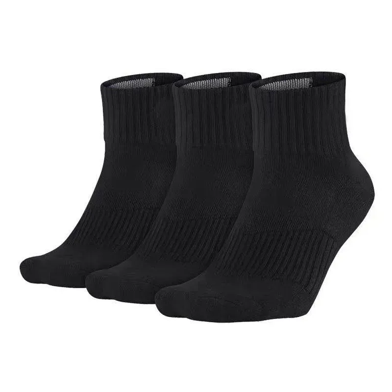 Erkek Çorap Kadın Pamuk All-Match All-Match Klasik ayak bileği mektubu Nefes Alabilir Siyah ve Beyaz Futbol Basketbol Sporları Çorap Toptan Üniforma Boyut