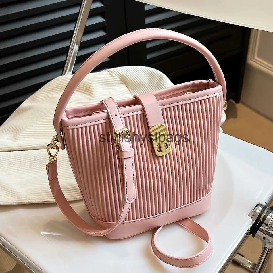 Shoulder Bags Cute bucket cross shaped bag women's soft Leader Soulder bag 2023 trend bar and bag luxurious women's handbagstylishyslbags