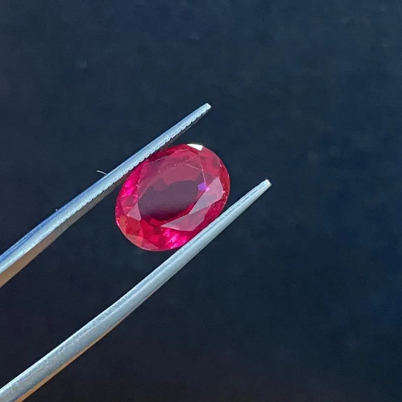 Owalny cięty 129 mm 1 sztuczna torba 6 Karatów ciemnoczerwone sztuczne laboratorium stworzyło rubinowy kamień szlachetny do mody biżuterii Pierścień Making Q1214262p