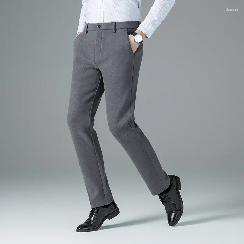 Traje gris con pantalon negro clearance