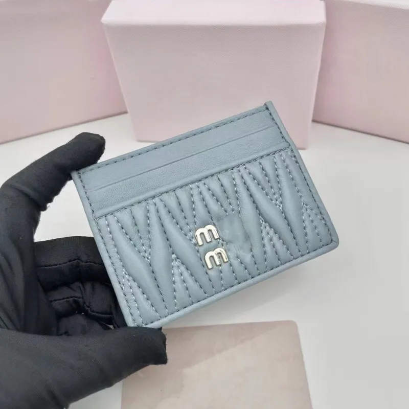 Kvinna veckade kortinnehavare korta designer plånbok kreditkort innehavare mini söta plånböcker mode 3 färger fårskinn 5a