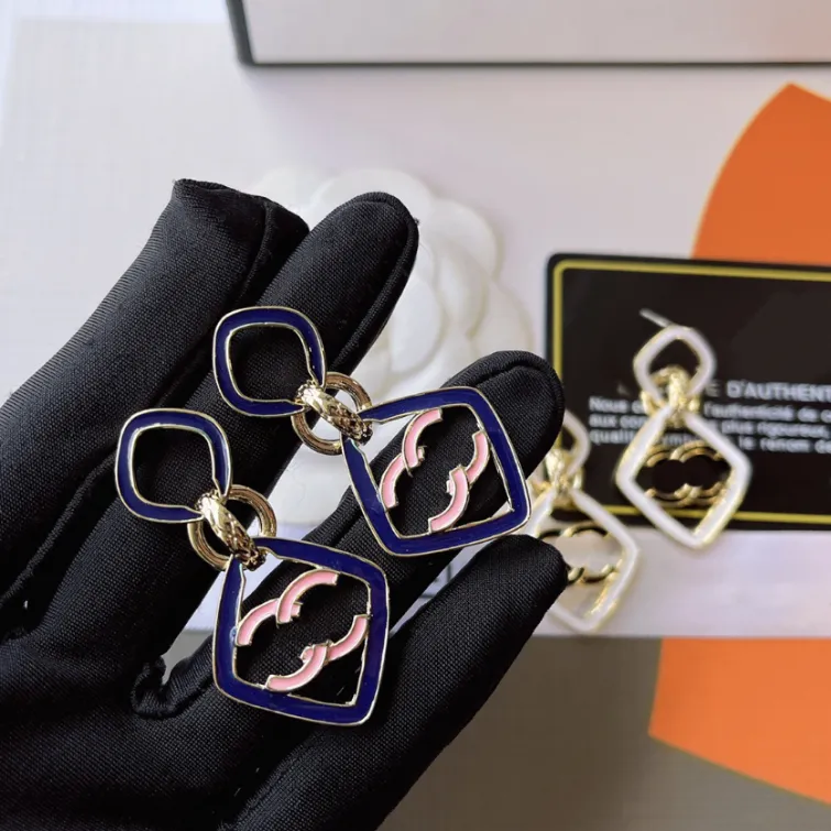 Multicolour Love Stamp Charm Earring Vintagee Fashion Charrings Design voor dames sieraden 18k gouden bruiloftspartij Accessoires met geschenkenbox