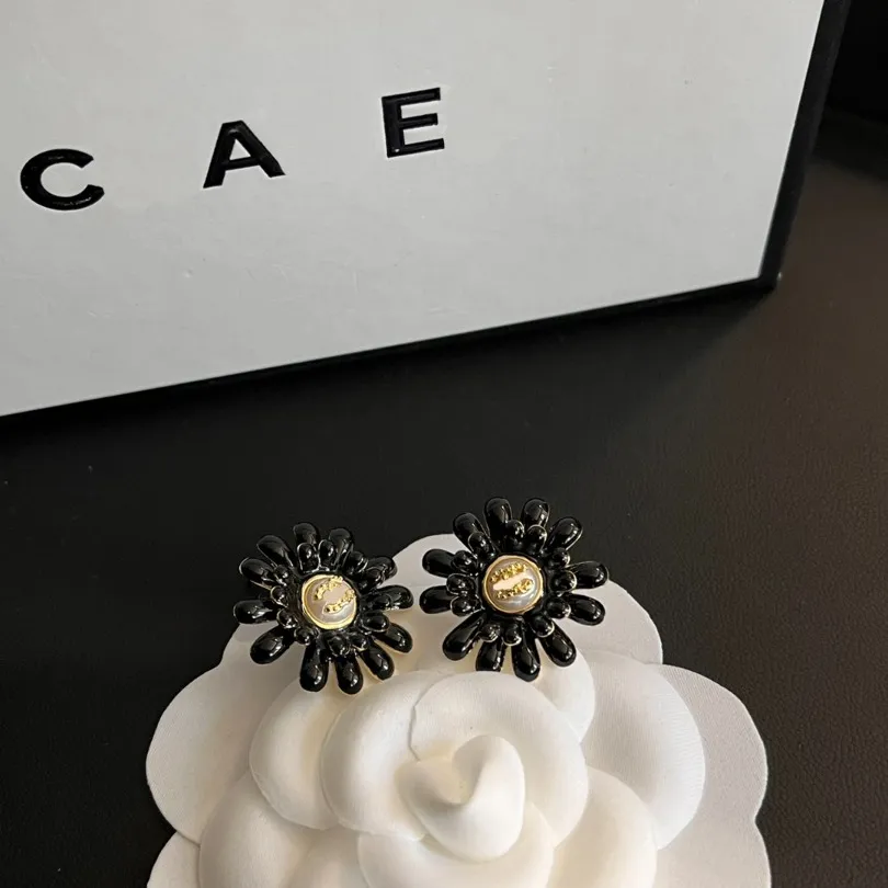 Boucle d'oreille exquise fleur de luxe noire, cadeaux pour famille et fille, boucles d'oreilles d'amour, marque de luxe, bijoux, clou de noël, logo classique