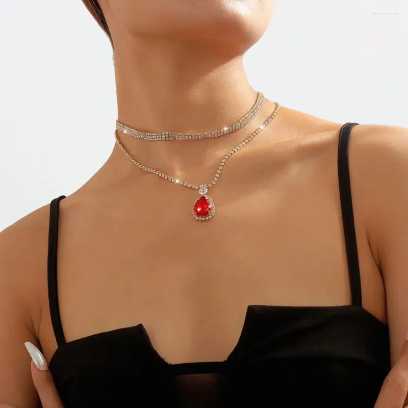 Kedjor kvinnor halsband retro lyx vattendropp pendent lysande strass inlagd skikt choker smycken gåva