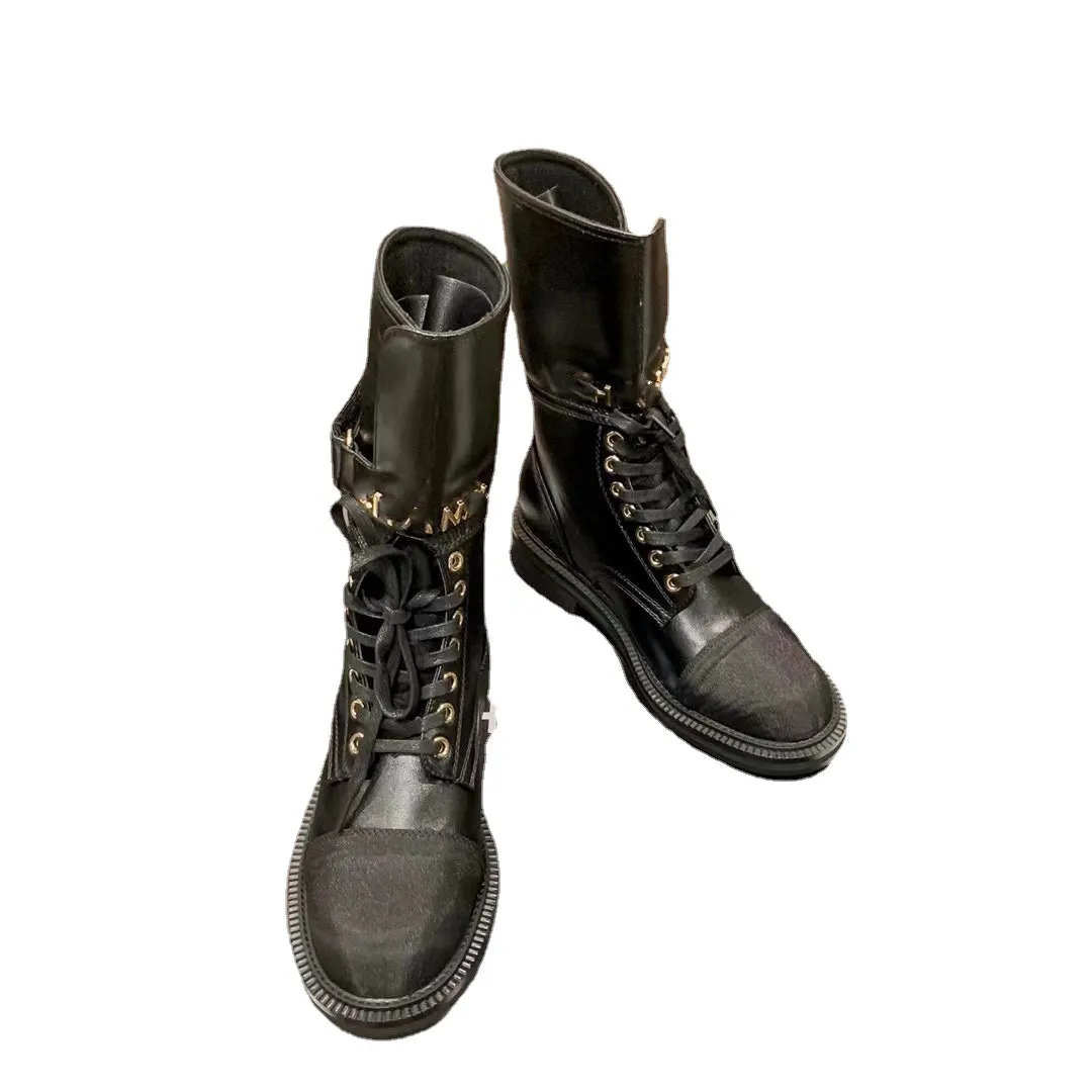 2023 letras de metal com botas de meia perna novas botas de moda feminina outono/inverno com fivela frontal e salto grosso