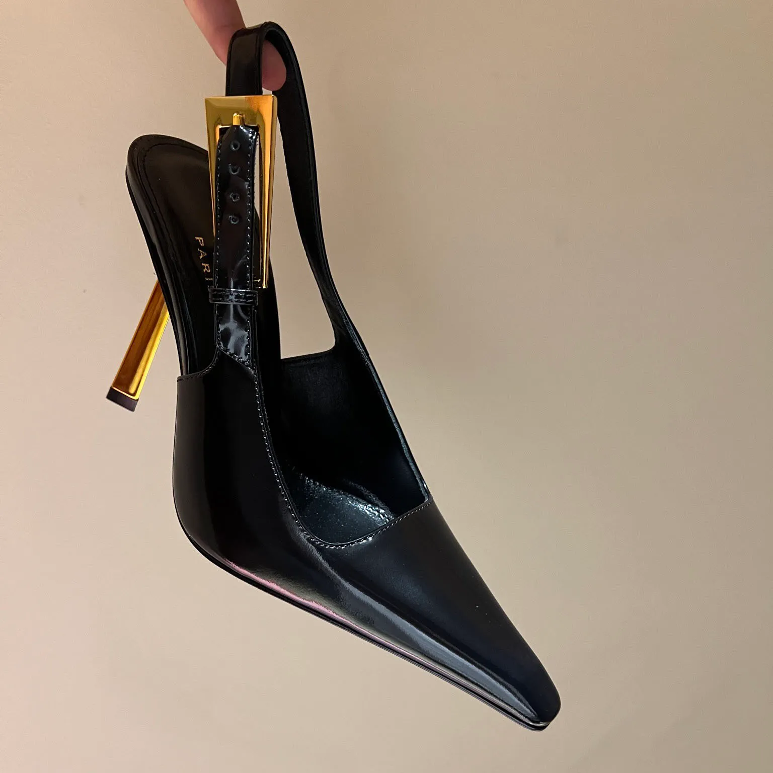 Décolleté con cinturino in vernice con fibbia in metallo color oro tacchi a spillo Slip-on da donna Moda con tacco alto Designer di lusso Scarpe da sera per feste Calzature di fabbrica