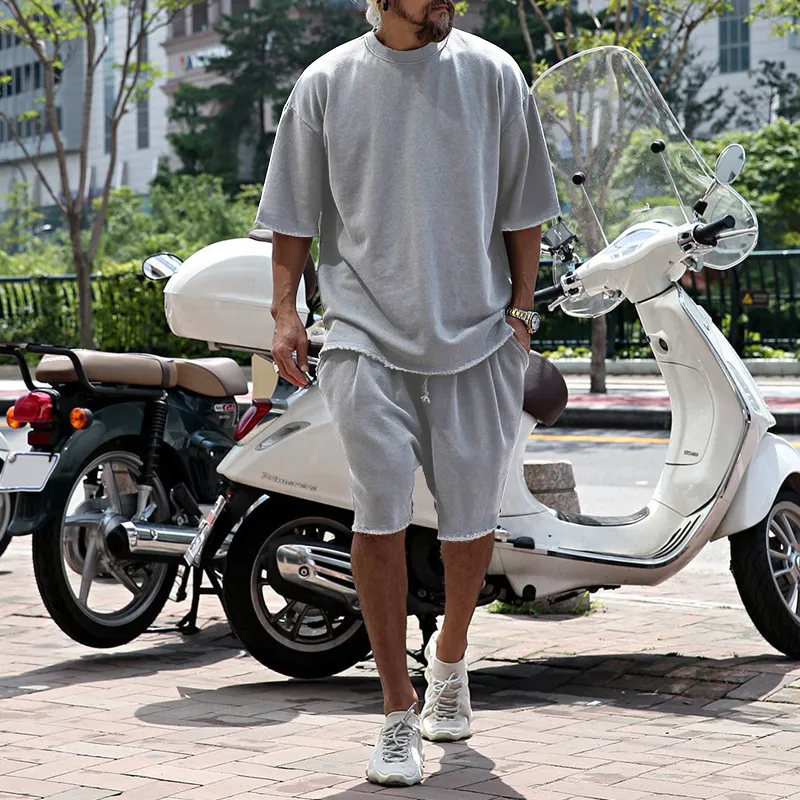 Men's Tracksuits Men's Sportswear Burr Processo solto de cor sólida O-gola O-shirt de manga curta e shorts Conjunto de streetwear casual masculino 230403