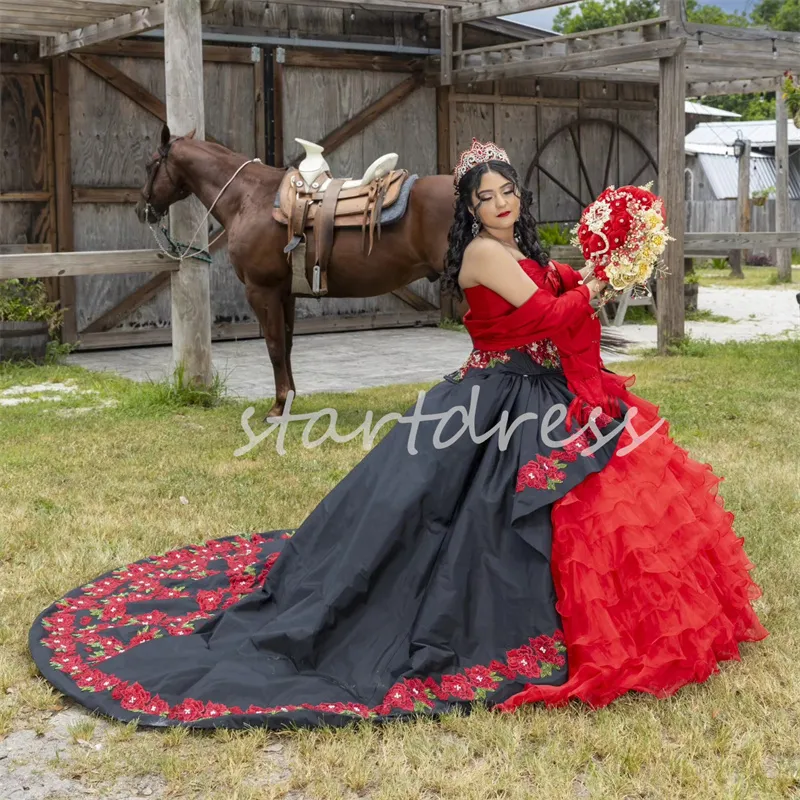 Calssy Mexican Black Red Quinceanera Dresses Charro 2024 럭셔리 플라워 멍청이 de xv 15 anos 포토 촬영 말 생일 파티 가운 멍청이 de para