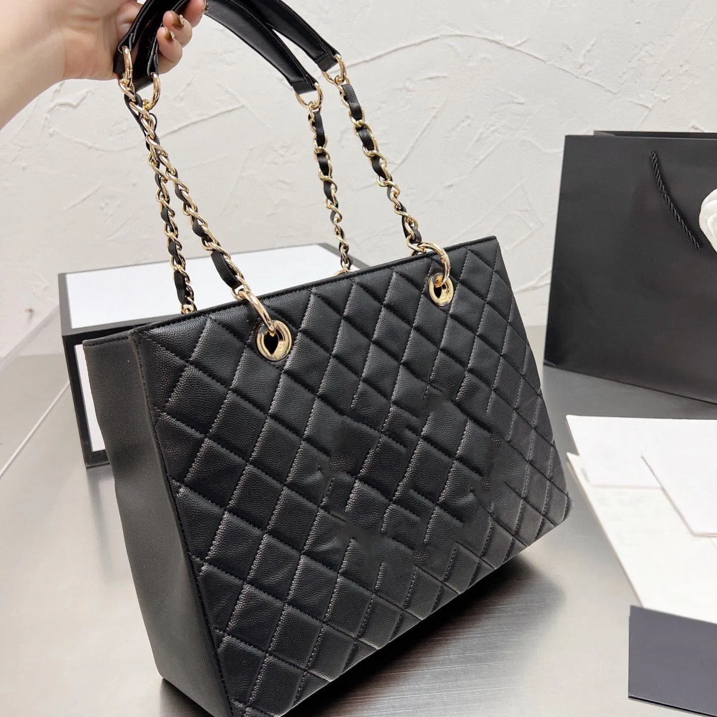 202422SS Luxury GST Bags Top Caviar Calfskin Classic Quilted Plaid Metal Chain Shoulder Bag Designer Damer Outdoor Regular Shopping Retro Underarm Totes